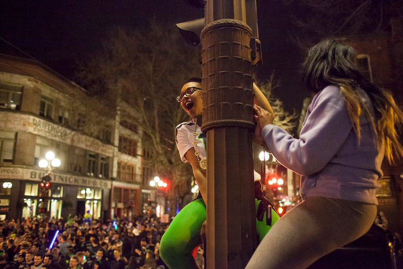 Illustration for article titled Shirtless, Drunk, And Champions: Scenes From The Seattle Celebrations